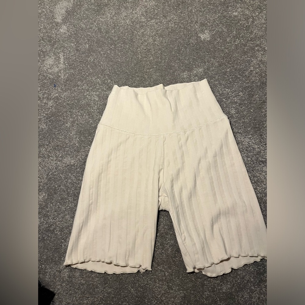 Aerie cream and tan ribbed‎ biker shorts